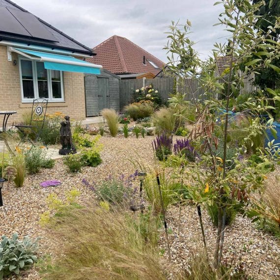 Beth Chatto inspired gravel garden for a modern bungalow